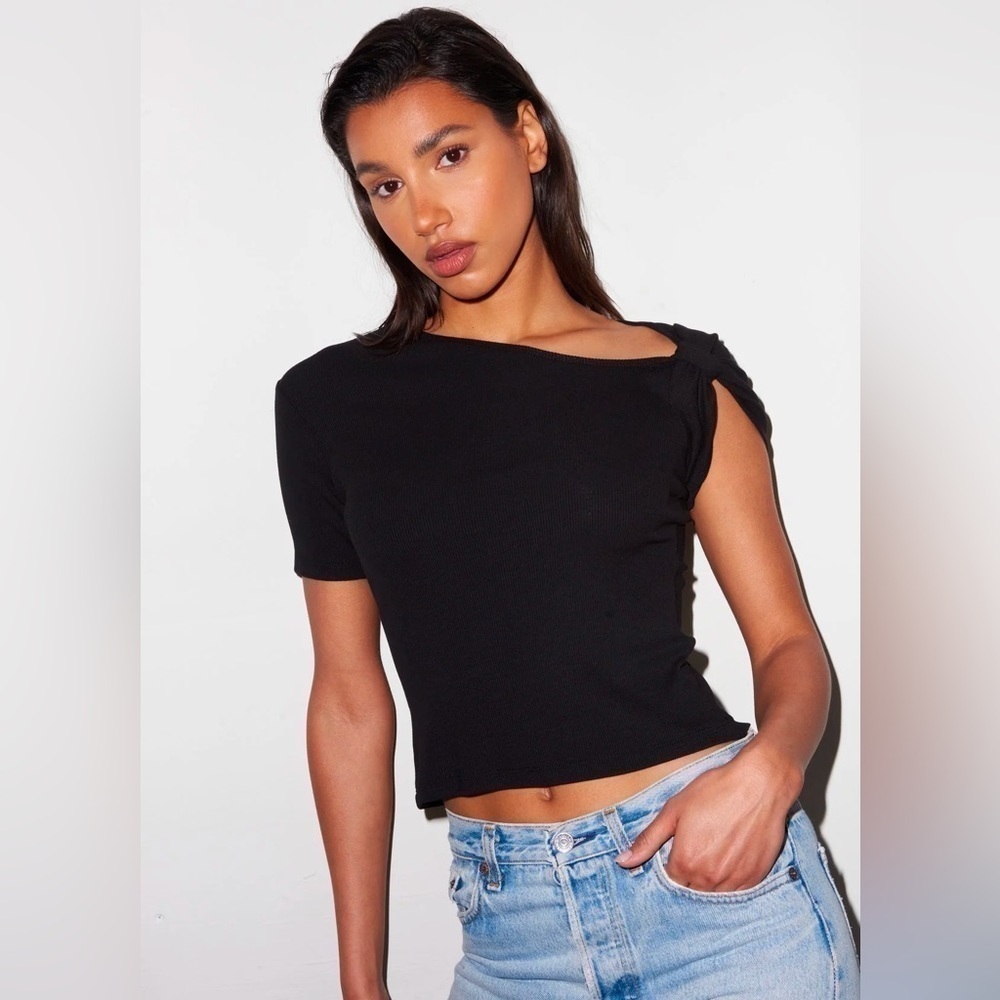 LNA Rio Asymmetric Knot Tee, Black, Size M